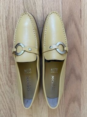 Geox Women's Mustard Yellow Leather Loafers Size 6.5-7